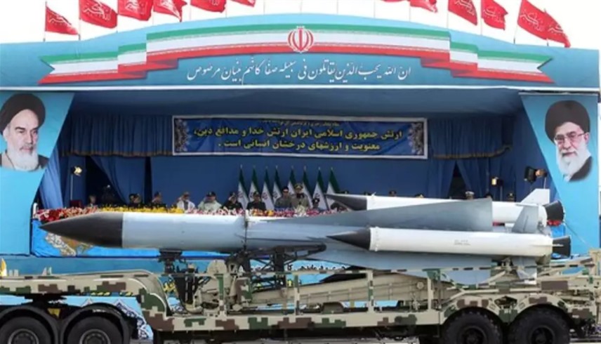 صاروخ إيراني في عرض عسكري (أ ف ب)