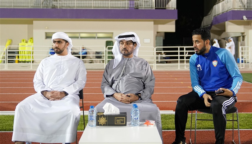 حمدان بن مبارك يتابع تدريبات منتخب الإمارات (إكس)