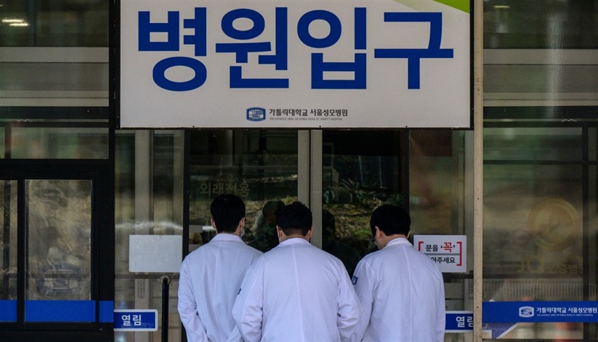 أطباء في كوريا الجنوبية (أ ف ب)