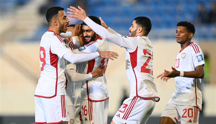 فرحة لاعبي منتخب الإمارات بأحد الأهداف على اليمن (إكس)