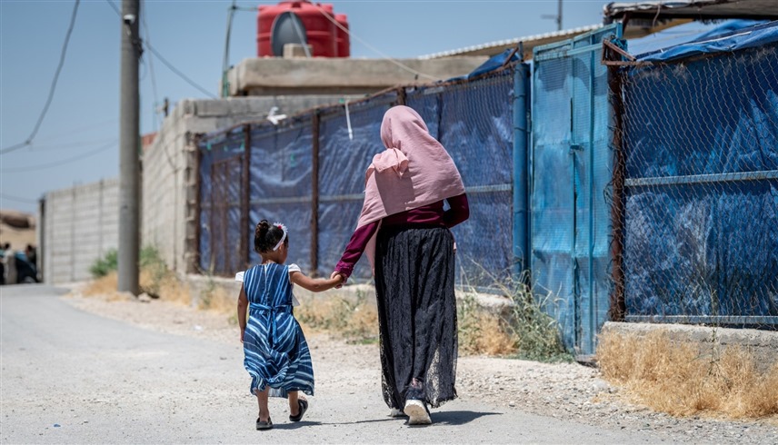 سيدة وطفلة في مخيم روج السوري (أرشيف)