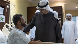 رئيس الدولة يطمئن على صحة محمد سالم النعيمي في مستشفى زايد العسكري