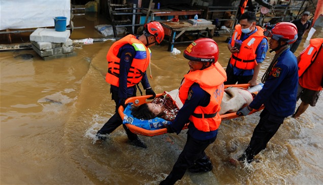 26 قتيلاً و11 مفقوداً جراء الفيضانات في إندونيسيا