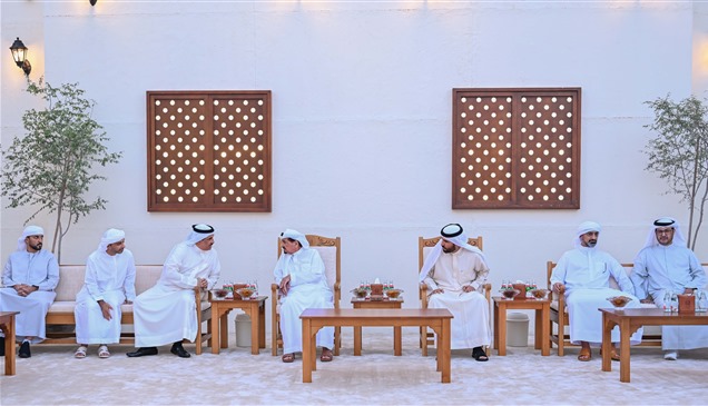 حاكم عجمان وولي عهده يستقبلان سفير البحرين والمهنئين برمضان