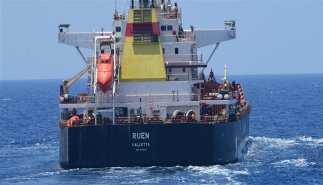 البحرية الهندية تحرر سفينة اختطفها قراصنة صوماليون