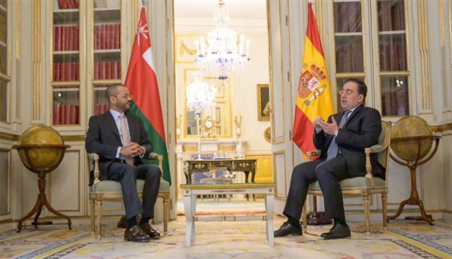 وزيرا خارجية عُمان وإسبانيا يبحثان جهود وقف الحرب في غزة