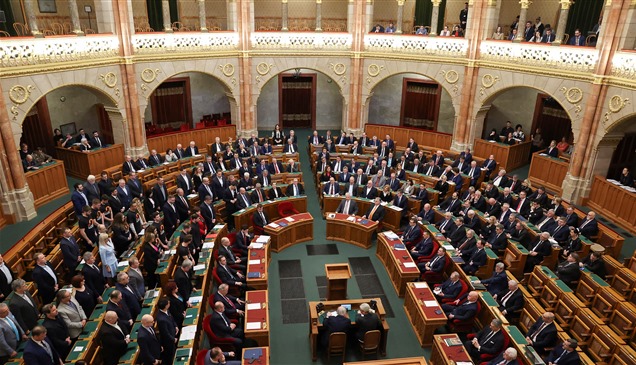 برلمان المجر يوقع قرار انضمام السويد إلى الناتو