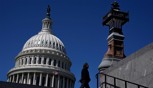 الكونغرس الأمريكي يجنّب الحكومة شللاً إدارياً