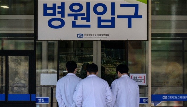 كوريا الجنوبية تتحرك للحوار مع الأطباء المضربين 