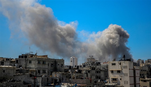 قصف إسرائيلي يستهدف مجمع الشفاء في غزة