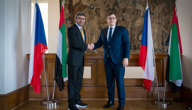 عبدالله بن زايد يلتقي وزير خارجية التشيك في براغ