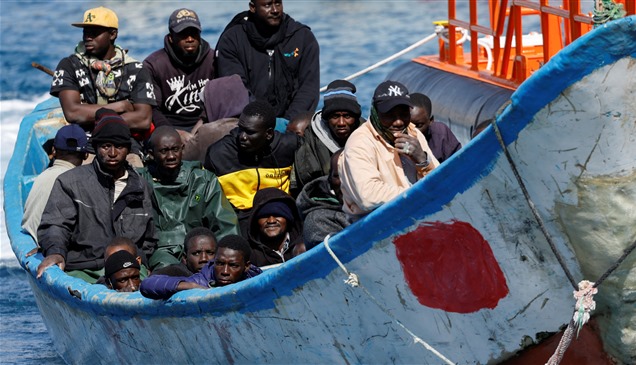 إنقاذ 77 مهاجراً في البحر المتوسط