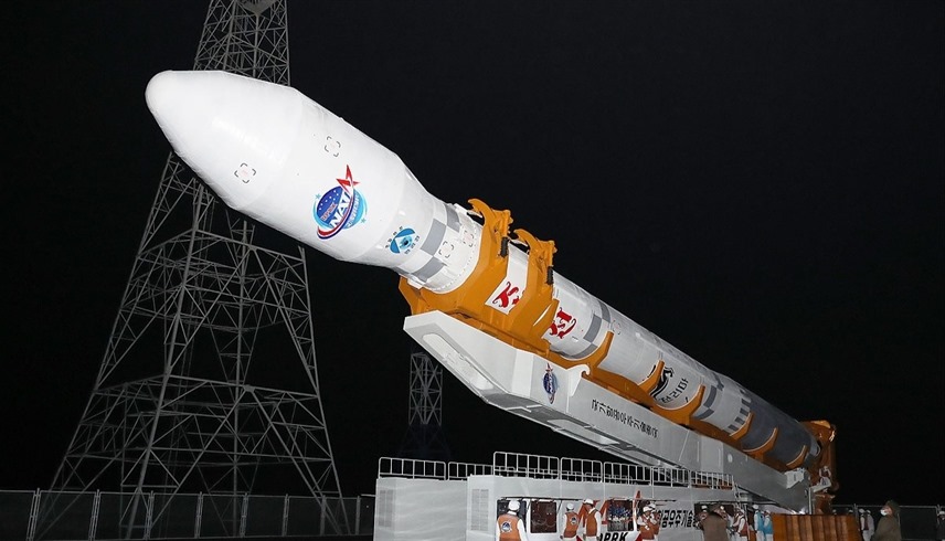 صاروخ كوري شمالي في مهمة لإطلاق أقمار تجسس (أ ف ب)