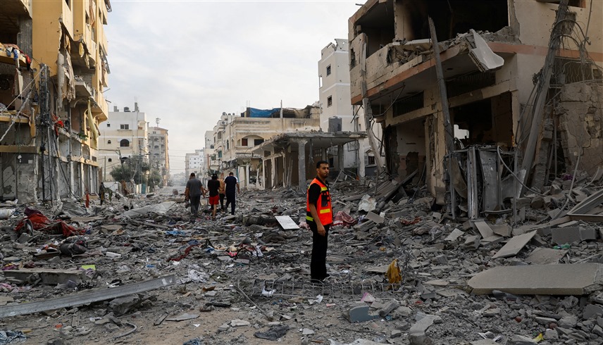 دمار بعد قصف إسرائيلي في غزة (رويترز)