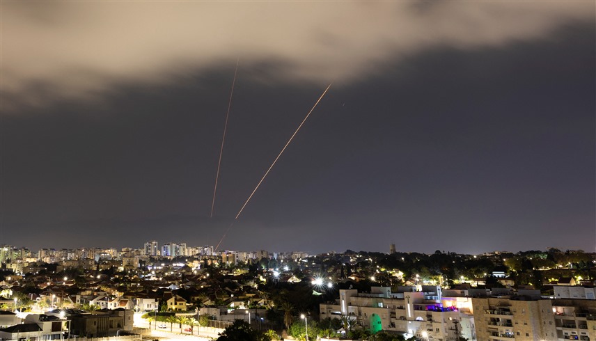 جانب من الهجمات الإيرانية على إسرائيل (رويترز)