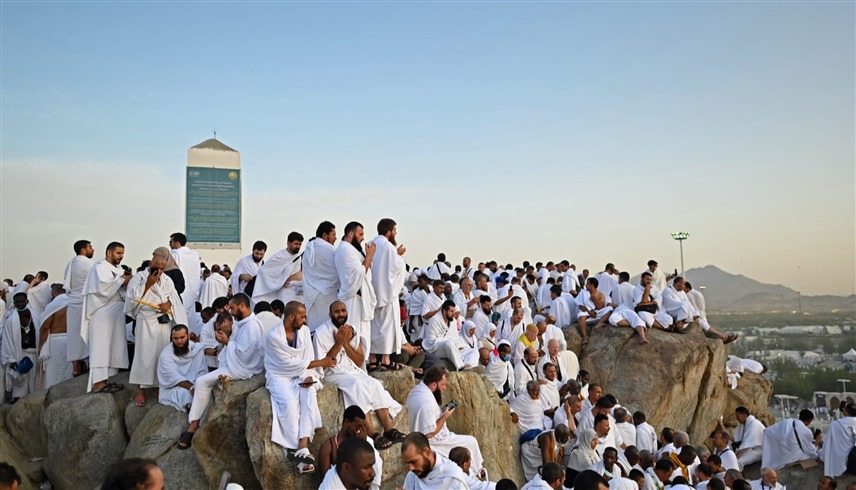 حجاج على قمة جبل عرفة في مكة المكرمة (أرشيف)