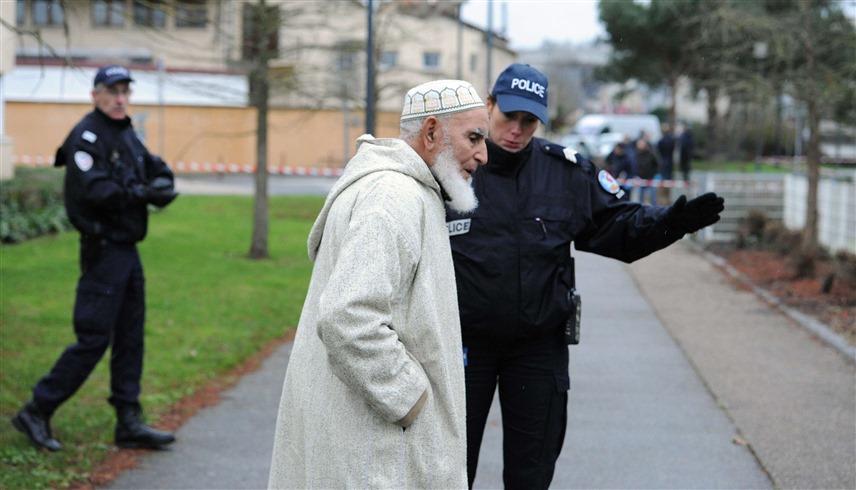 الشرطة الفرنسية في محيط أحد المساجد (أرشيف)