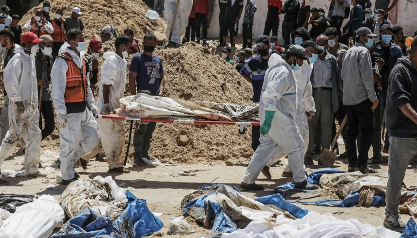 اكتشاف مقابر جماعية في غزة (رويترز)