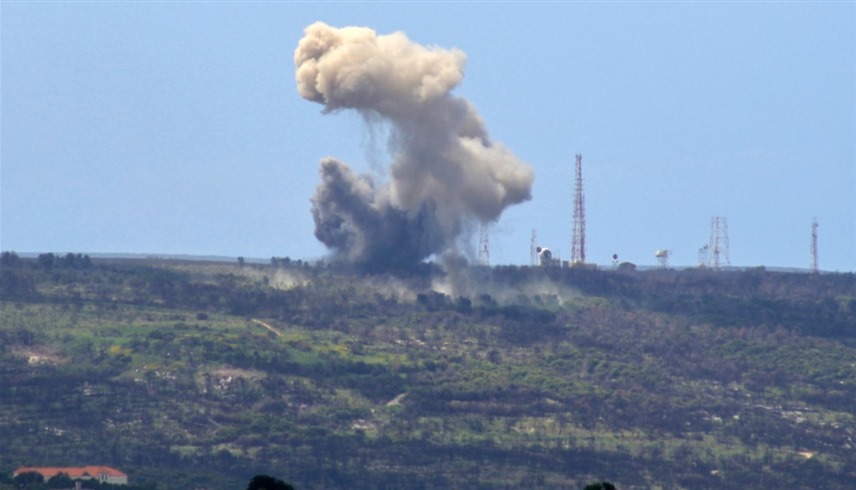 دخان يتصاعد من موقع إسرائيلي تعرض لقصف مصدره جنوب لبنان (أرشيف)