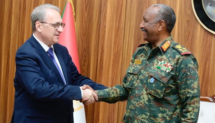 قائد الجيش السوداني عبد الفتاح البرهان ونائب وزير الخارجية الروسي ميخائيل بوغدانوف (وكالة الأنباء السودانية)