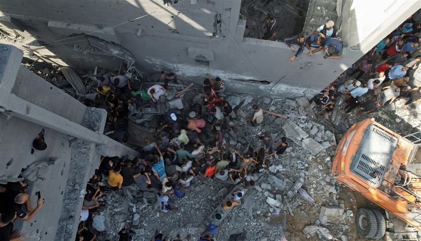 آثار القصف الإسرائيلي على قطاع غزة (رويترز)