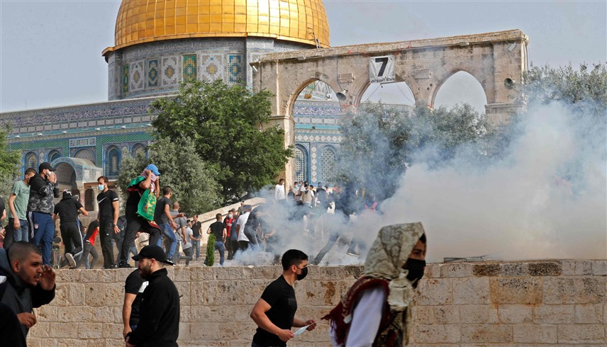الشرطة الإسرائيلية تطلق قنابل الغاز على المصلين في المسجد الأقصى (أرشيف)
