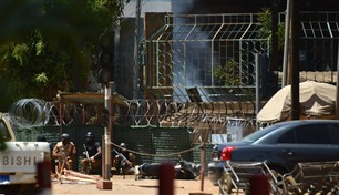 بوركينا فاسو تطرد 3 دبلوماسيين فرنسيين