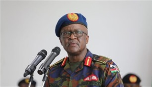 مصرع قائد الجيش الكيني و9 ضباط كبار في حادث تحطم مروحية