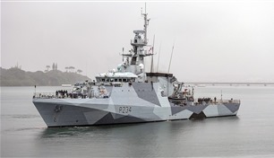 البحرية البريطانية تسقط صاروخاً حوثياً استهدف سفينة تجارية