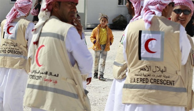 الهلال الأحمر الإماراتي يدشن مشروع كسوة العيد في حضرموت