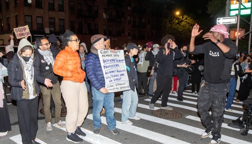 متظاهرون في جامعة "سيتي كوليدج" في نيويورك يدعون لوقف إطلاق النار في غزة (إكس)