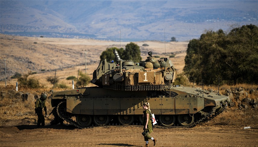 دبابة إسرائيلية على حدود لبنان (رويترز)