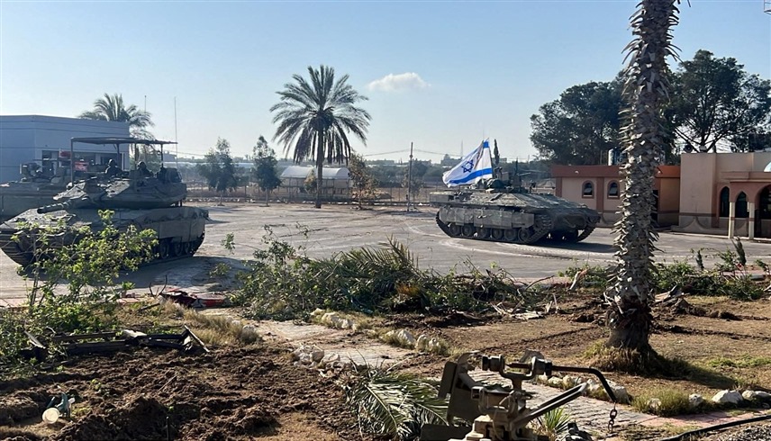 دبابات إسرائيلية على الجانب الفلسطيني من معبر رفح (أرشيف)