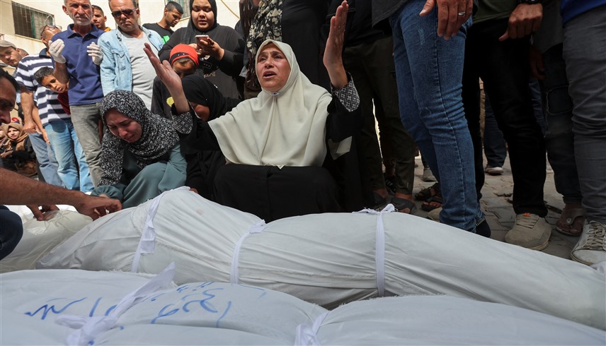 ضحايا القصف الإسرائيلي على النصيرات (رويترز)
