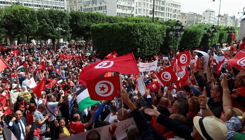 جانب من المظاهرة الداعمة للرئيس التونسي (رويترز)