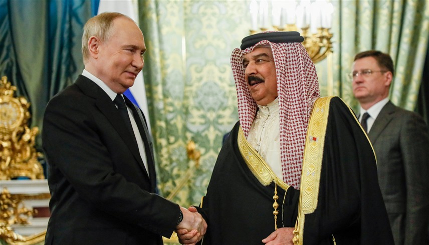 العاهل البحريني الملك حمد بن خليفة والرئيس الروسي فلاديمير بوتين (رويترز)