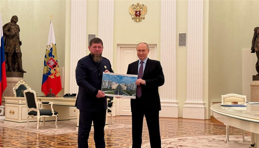 الرئيس الروسي فلاديمير بوتين مع رئيس الشيشان رمضان قديروف (إكس)