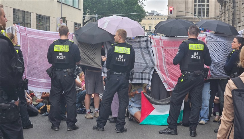 الشرطة الألمانية تفك اعتصاماً للنشطاء داخل جامعات برلين (إكس)