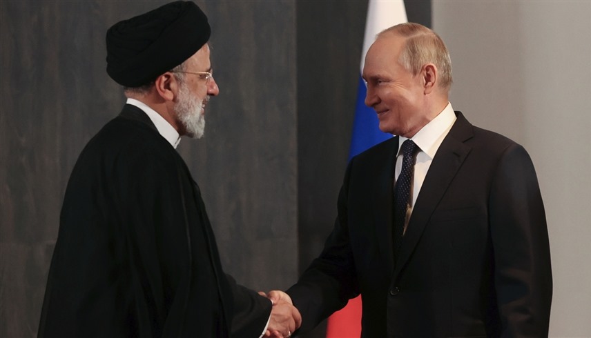 بوتين والرئيس الإيراني الراحل إبراهيم رئيسي (أرشيف)