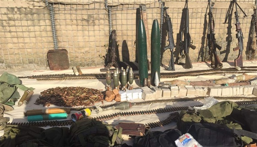 أسلحة وذخائر ضبطها الجيش اللبناني مع معتقلين (أرشيف)