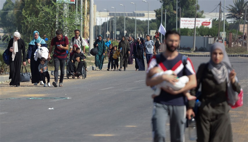 نازحون في غزة (رويترز)