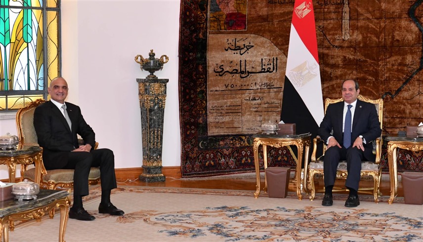الرئيس المصري عبد الفتاح السيسي ورئيس الوزراء الأردني بشر الخصاونة (إكس)