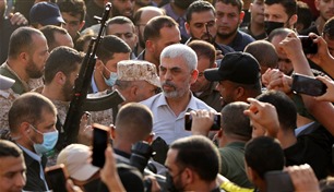 السنوار قاد حماس إلى ورطة وقاد غزة إلى الاحتلال