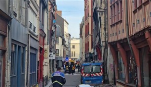 الشرطة الفرنسية تقتل رجلاً حاول إضرام النار في كنيس