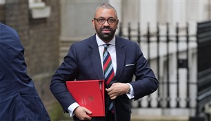 وزير داخلية بريطانيا يتحدى القضاء في خطة اللجوء إلى رواندا