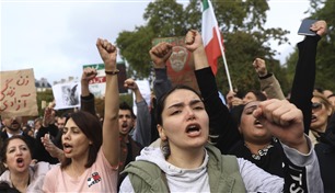 تقرير: احتفالات سرّية في إيران بوفاة رئيسي 