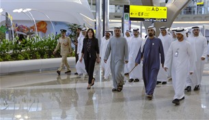 في مطار زايد الدولي.. محمد بن راشد: الإمارات ستظل محوراً رئيساً لحركة السفر العالمية