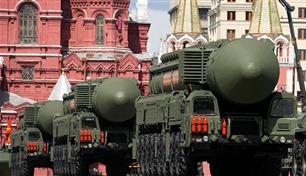 بتعليمات من بوتين.. روسيا تبدأ اختبار أسلحة نووية قرب الحدود مع أوكرانيا