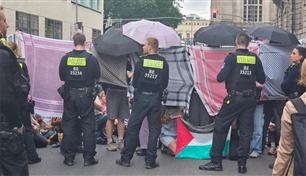 جامعة برلين تدعو النشطاء المؤيدين للفلسطينيين لمغادرة المبنى 