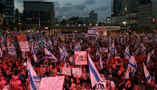 فيديو.. تل أبيب تشتعل بمظاهرات غاضبة ضد حكومة نتانياهو
